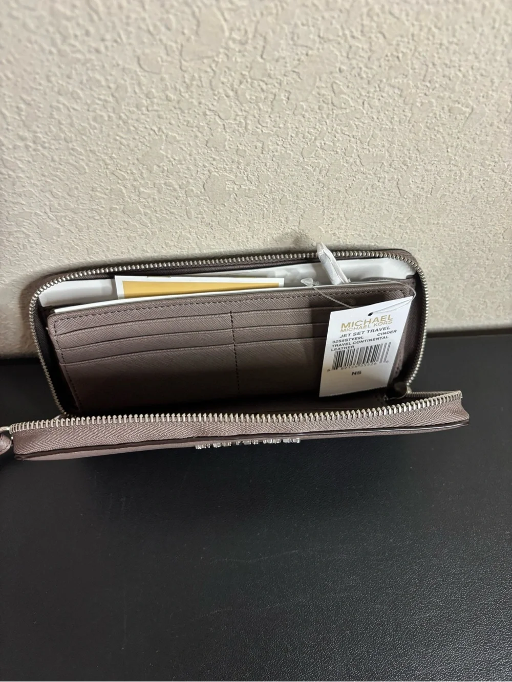 Michael Kors Jet set travel continental wallet color cinder